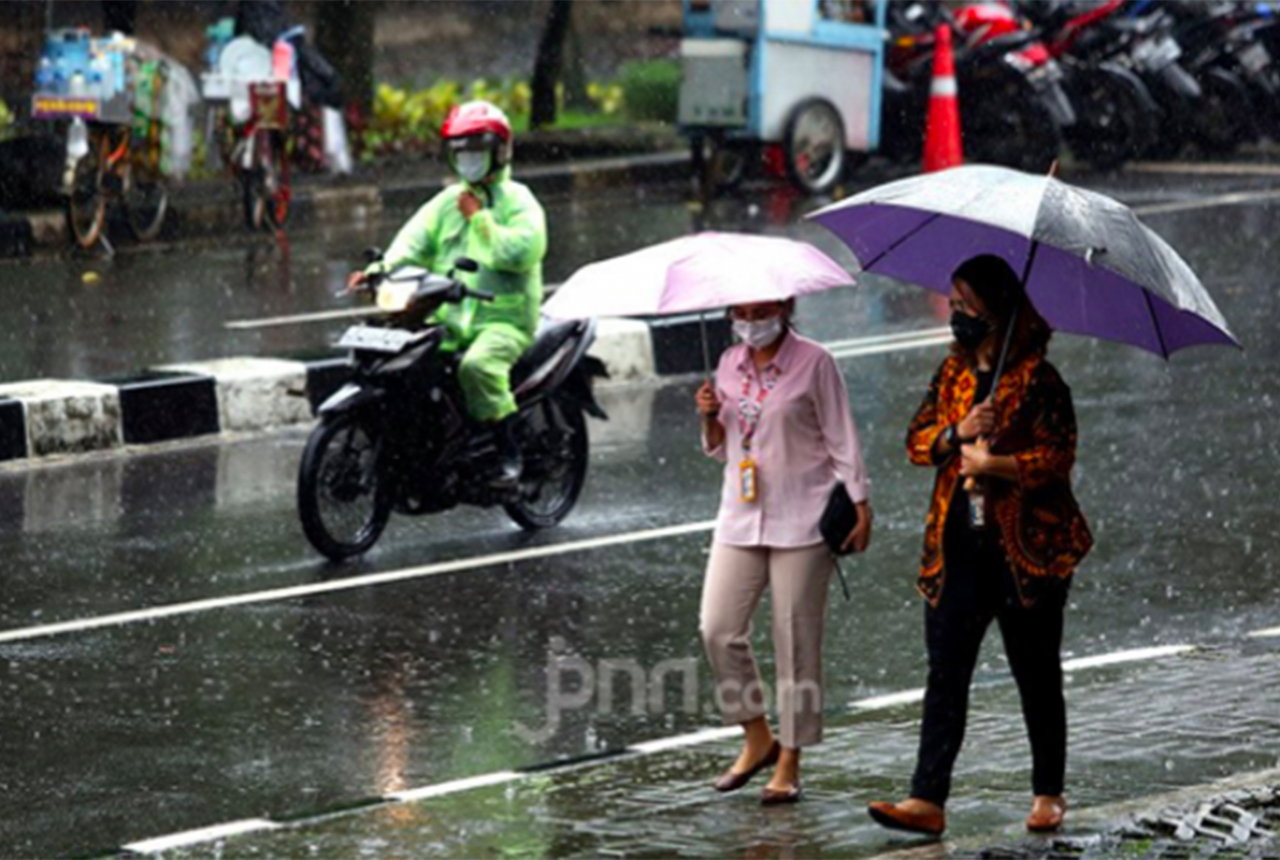 BMKG: DKI Jakarta Diguyur Hujan Malam Ini, Warga Diimbau Waspada - GenPI.co