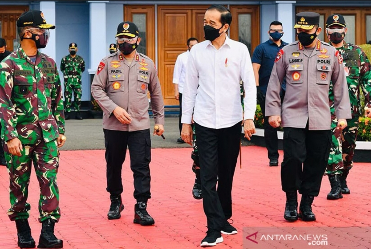 Kunjungan Kerja Jokowi Tuai Polemik, Pengamat Sentil Hal ini - GenPI.co