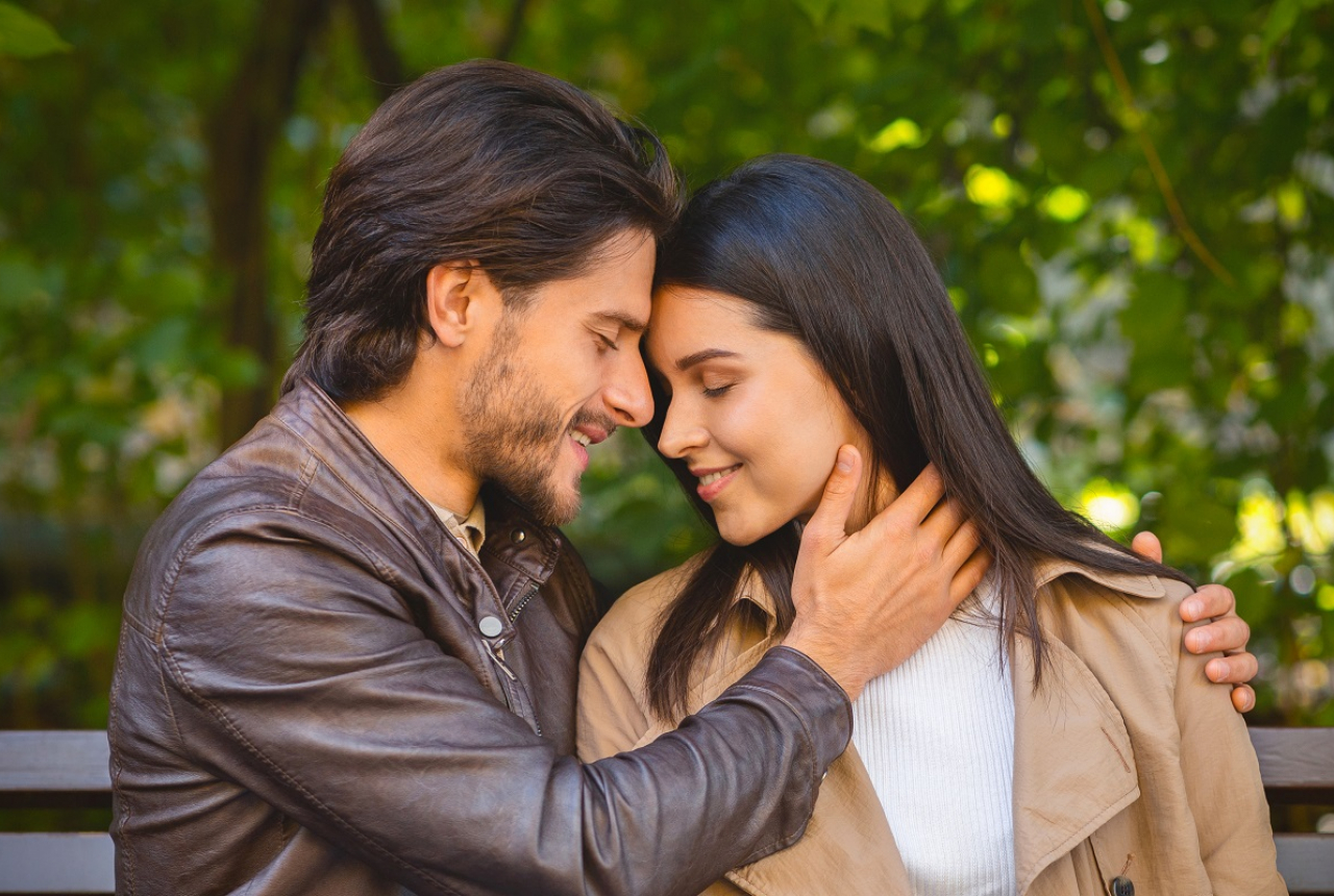 3 Cara Bikin Pasangan Makin Sayang, Dijamin Langgeng Sampai Tua! - GenPI.co