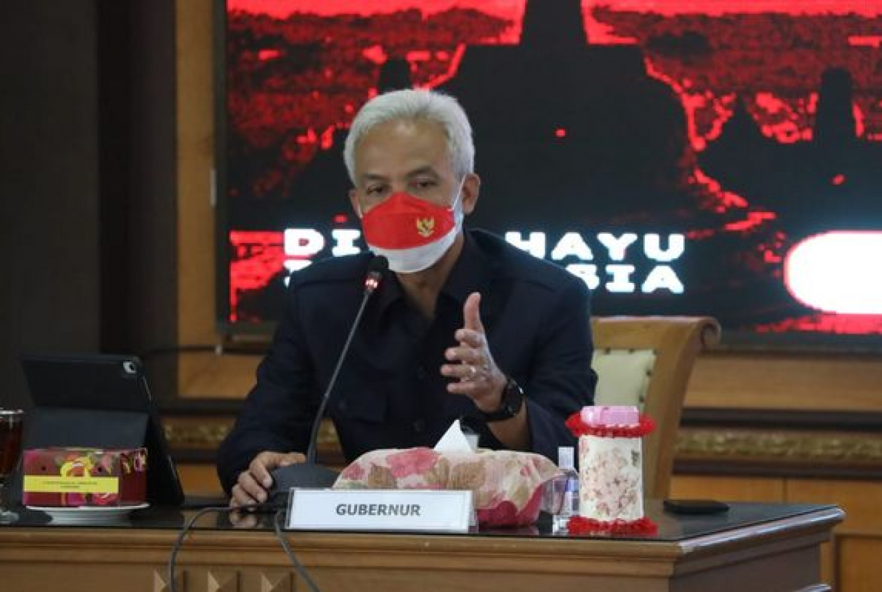Magis Ganjar di Atas Prabowo & Anies di Survei Poltracking - GenPI.co