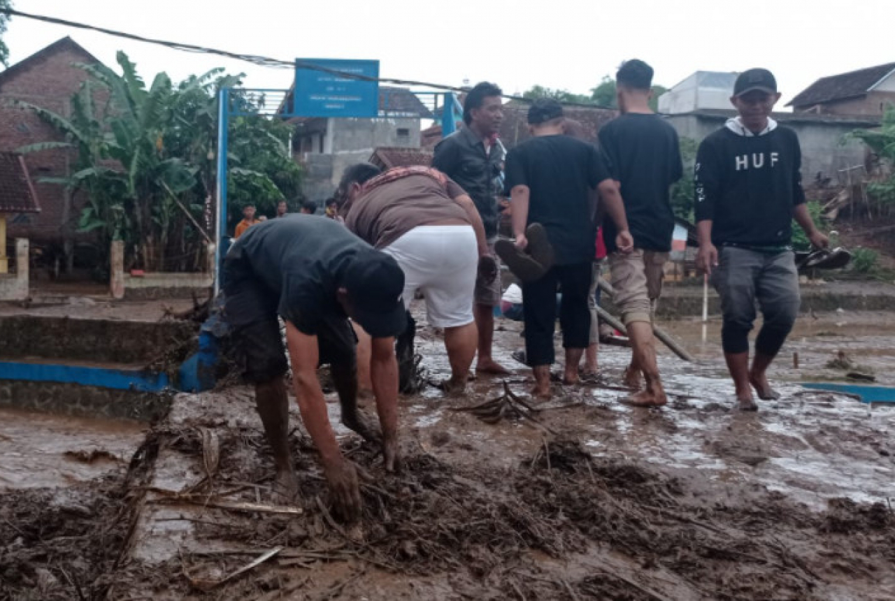 Banjir Terjang Garut, Satu Rumah Hanyut dan 20 KK Mengungsi - GenPI.co
