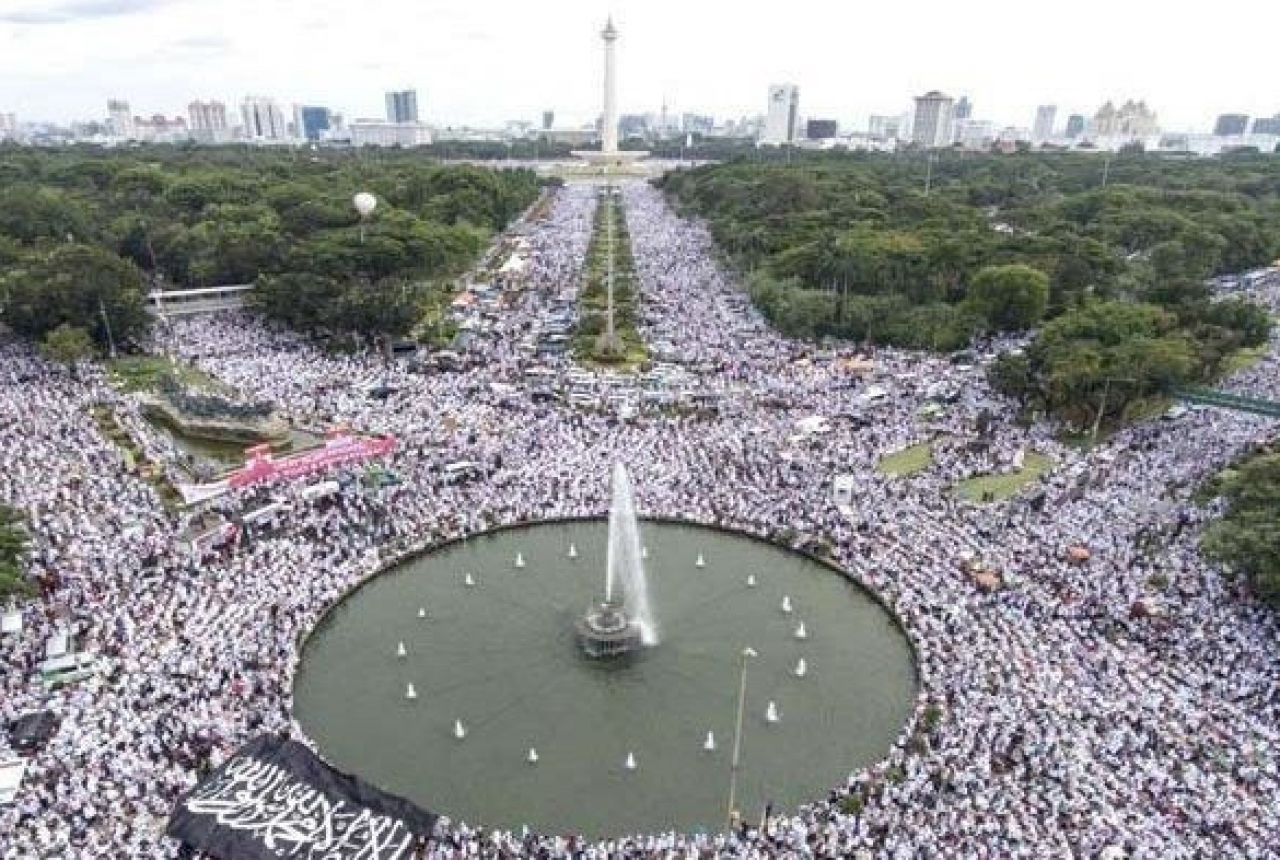 Bukan Prabowo dan Sandi, Ternyata Massa 212 Dukung Tokoh Ini - GenPI.co