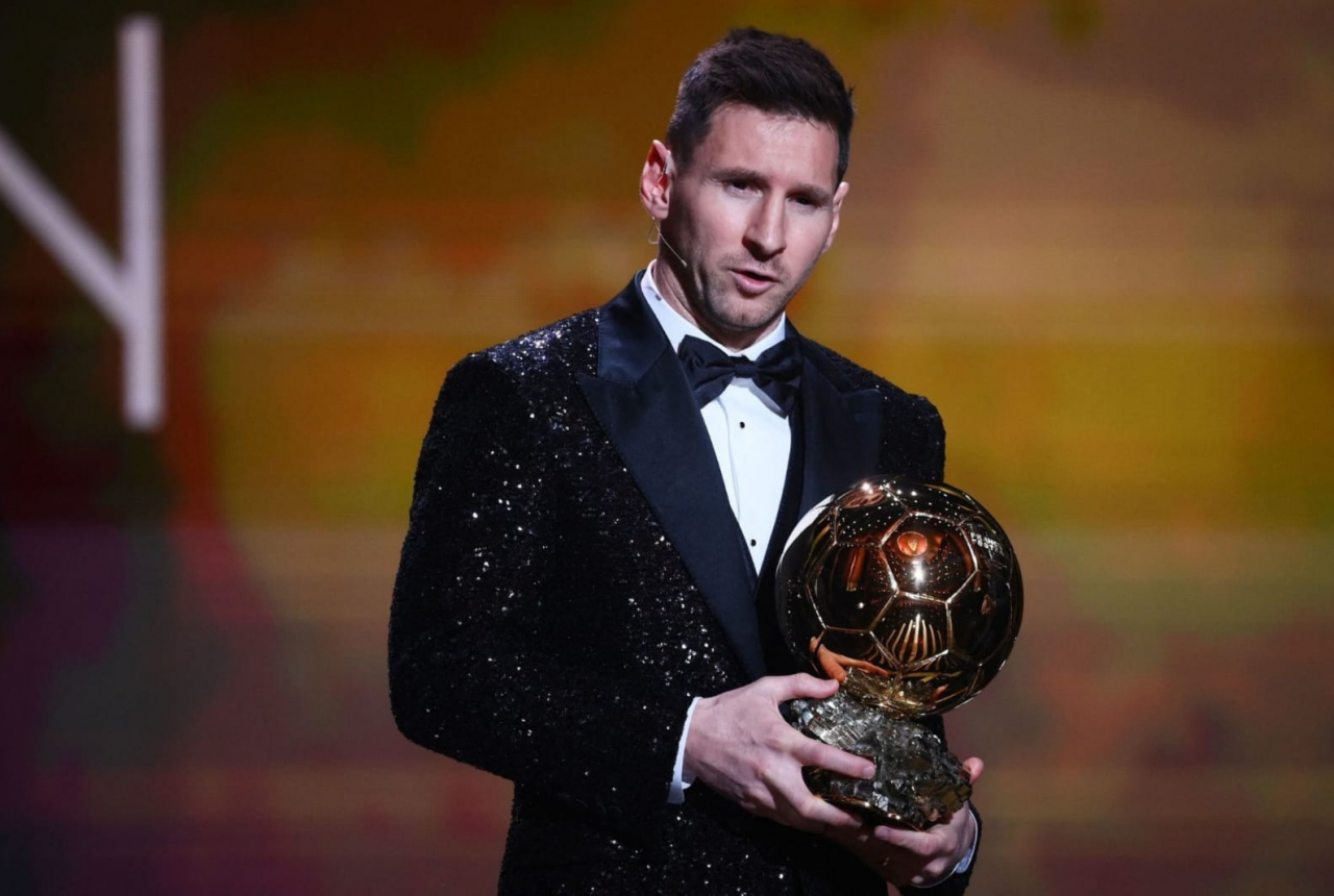 Pesan Mencengangkan Messi ke Lewandowski Usai Raih Ballon d'Or - GenPI.co