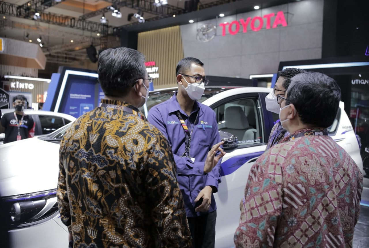 Bersama Toyota, PLN Dukung Ekosistem Kendaraan Listrik Tanah Air - GenPI.co