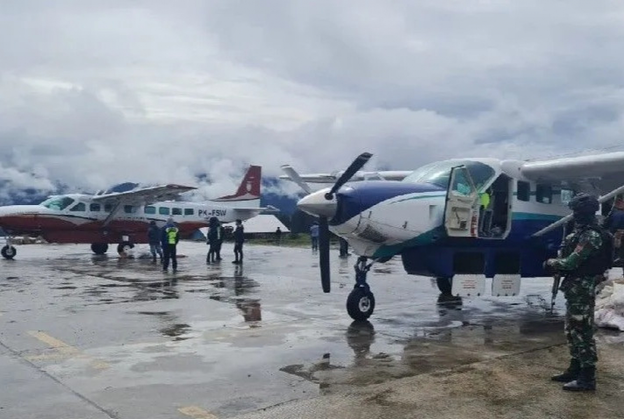 KKB Tembak Pesawat Asian One saat Hendak Mendarat di Papua - GenPI.co