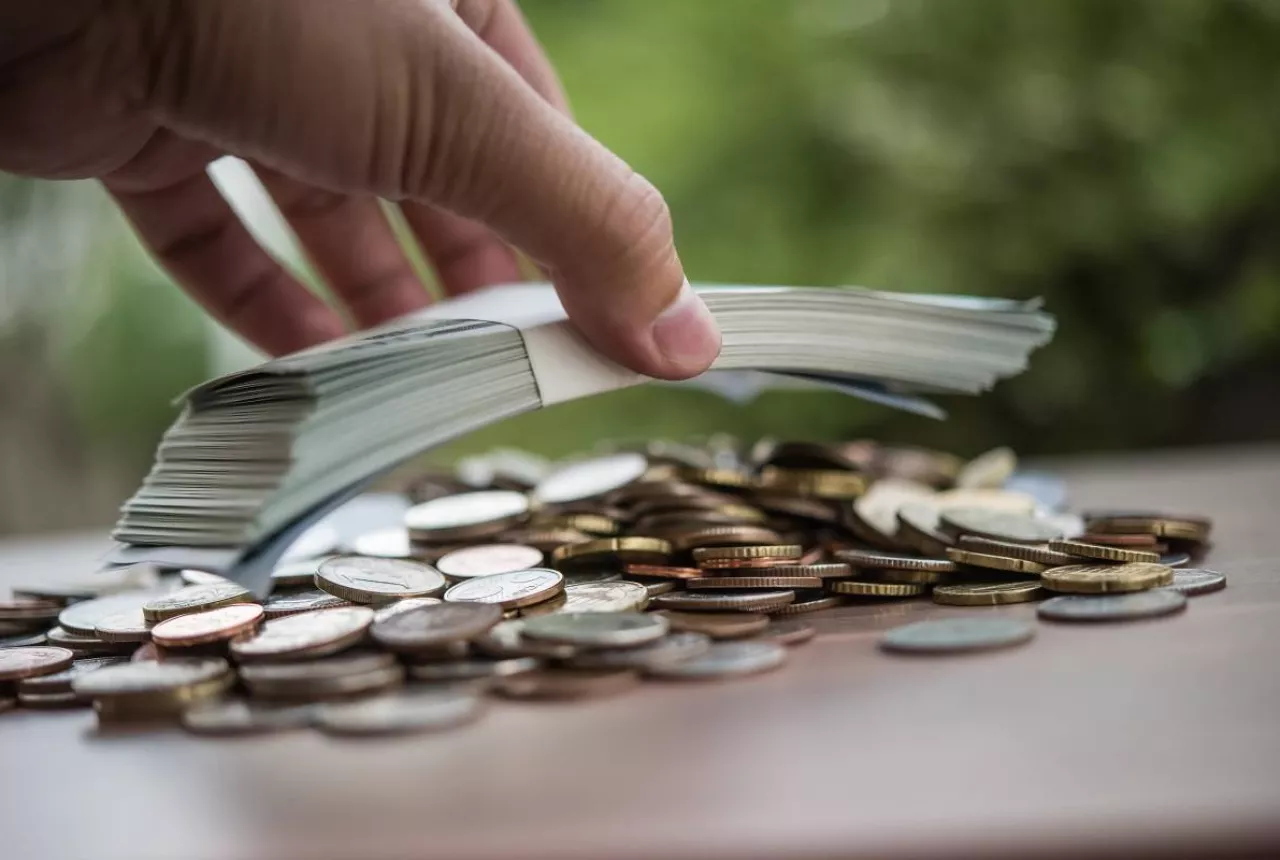 Jangan Boros! Catat 4 Kiat Mengelola THR dengan Bijak - GenPI.co