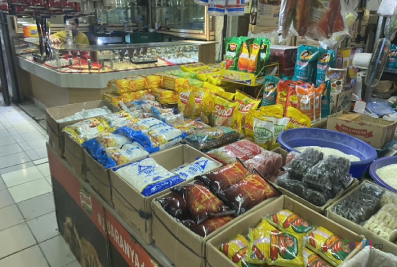 Stok Menipis, Harga Minyak Goreng di Pasar Ciledug Masih Tinggi - GenPI.co