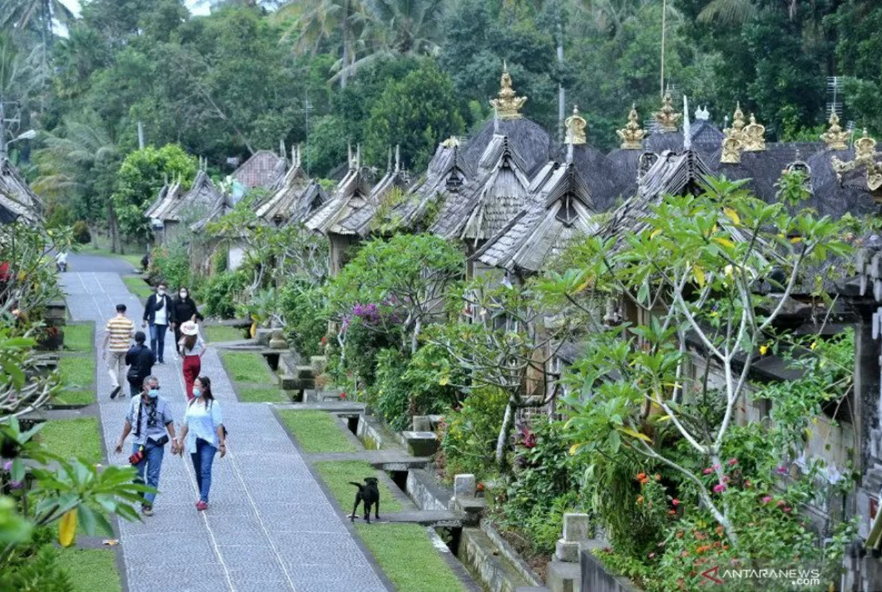 Desa Wisata Penglipuran Bangli Bali Ramai, Turis Datang Sebegini - GenPI.co BALI