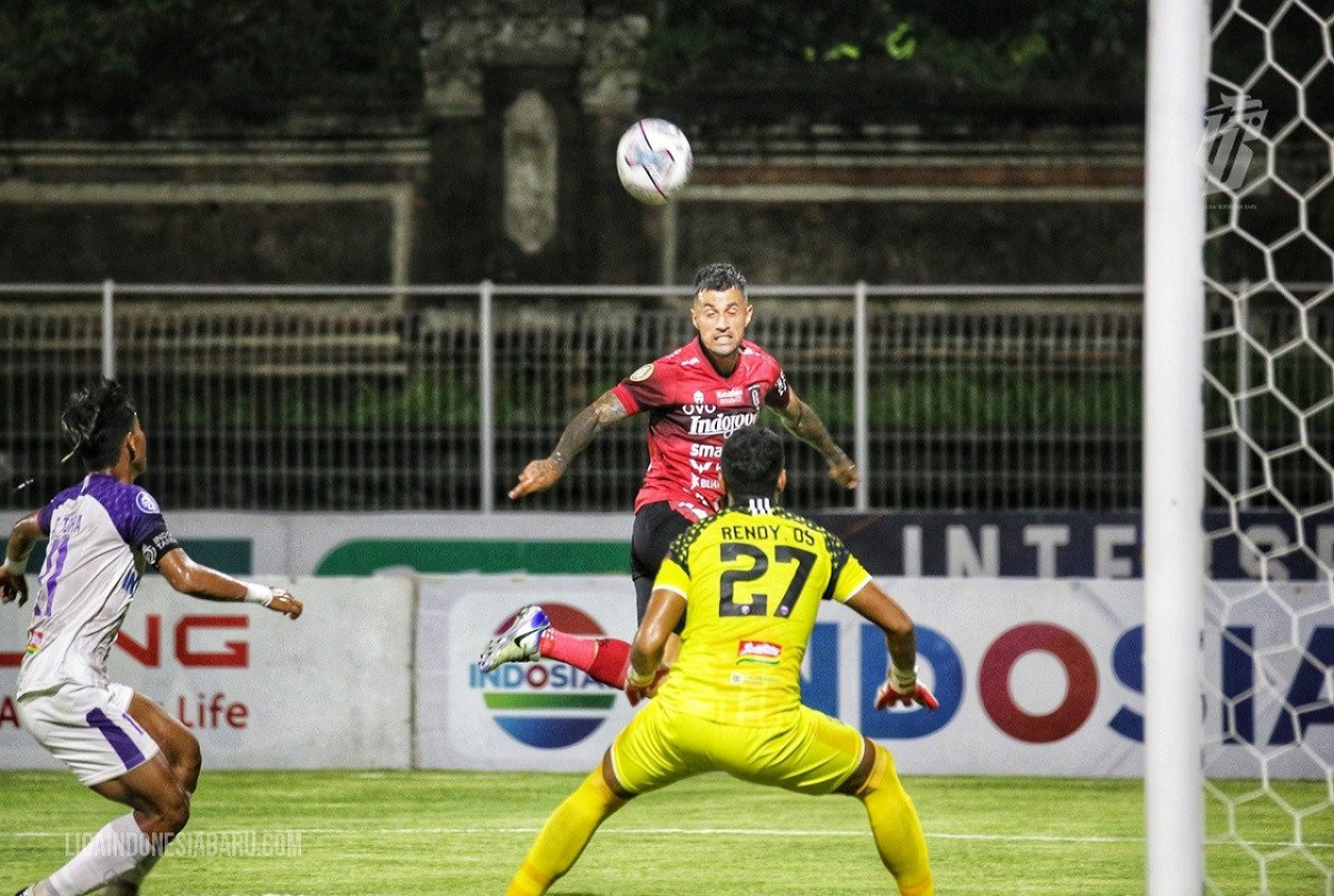 Ogah Bali United Menang, Pelatih Persita: Wasit Biang Keroknya - GenPI.co BALI