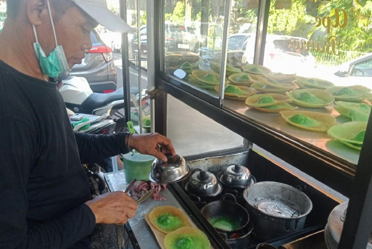 Kue Ape Makanan Kesukaan Ibu-ibu Denpasar Bali, Omzet Jutaan - GenPI.co BALI