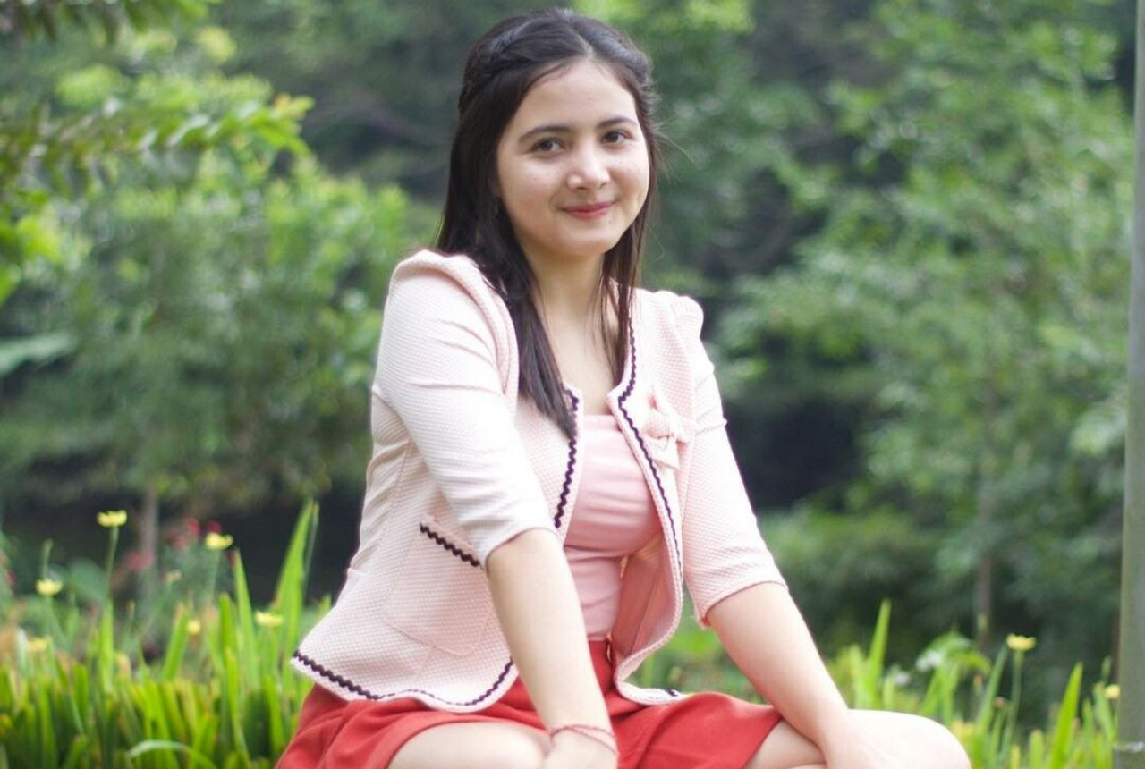 Profil Tokoh: Bulan Sutena, Bidadari Cantik Bali Serba Bisa - GenPI.co BALI
