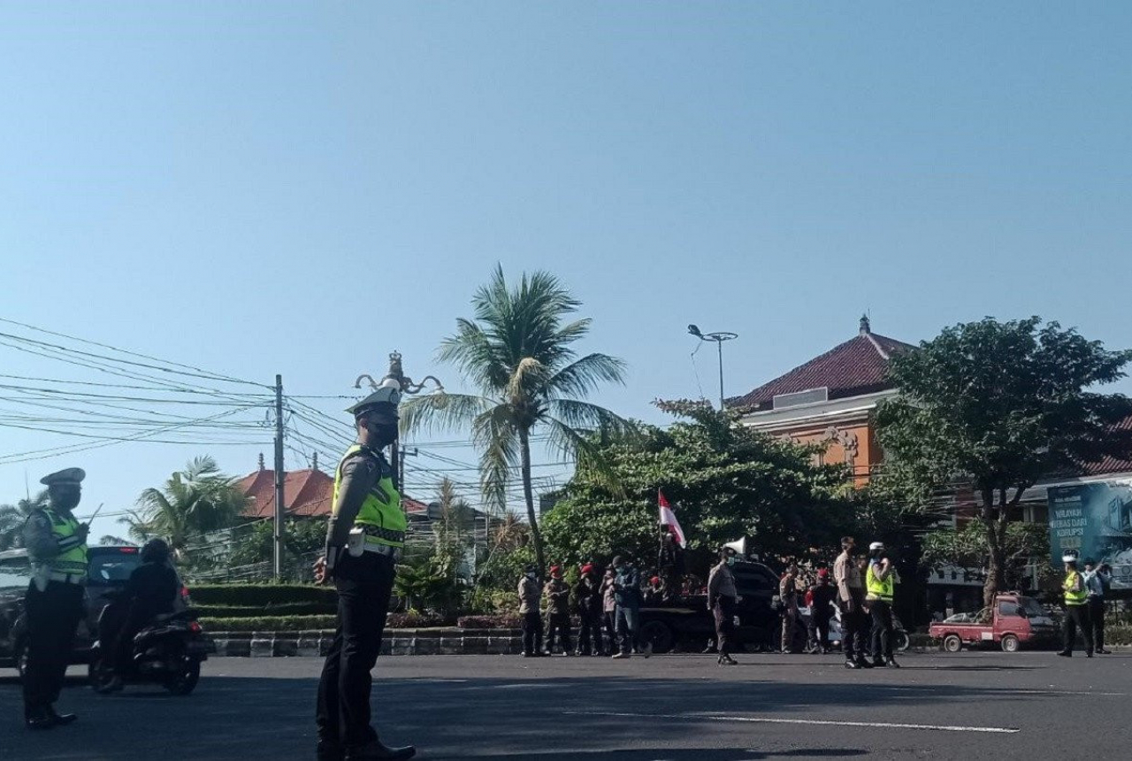 Akhiri Demo Mahasiswa Papua, Massa PGN Turun ke Renon Bali - GenPI.co BALI