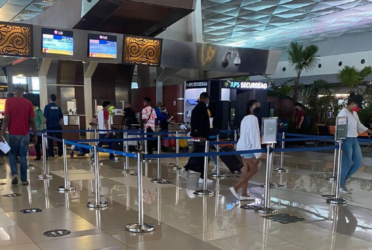 Imigrasi Menampik Wisman Berjubel di Bandara Ngurah Rai, Alasan? - GenPI.co BALI