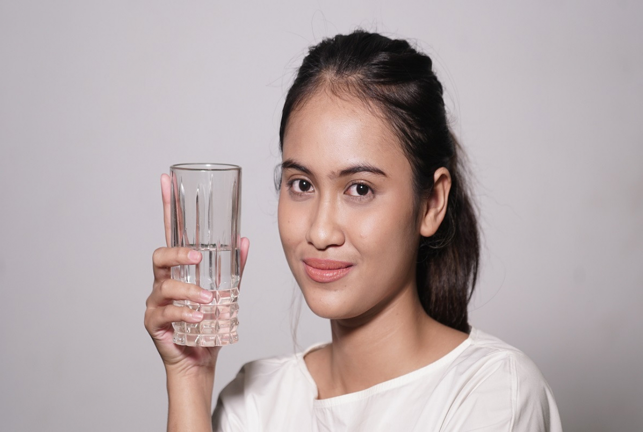 Minum Air Putih Sebelum Tidur, Berat Badan Merosot Tajam - GenPI.co BANTEN