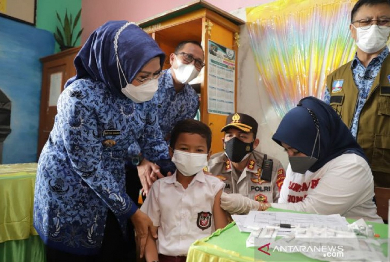 Vaksinasi Anak Perdana di Serang, Tatu Yakin Satu Bulan Rampung - GenPI.co BANTEN