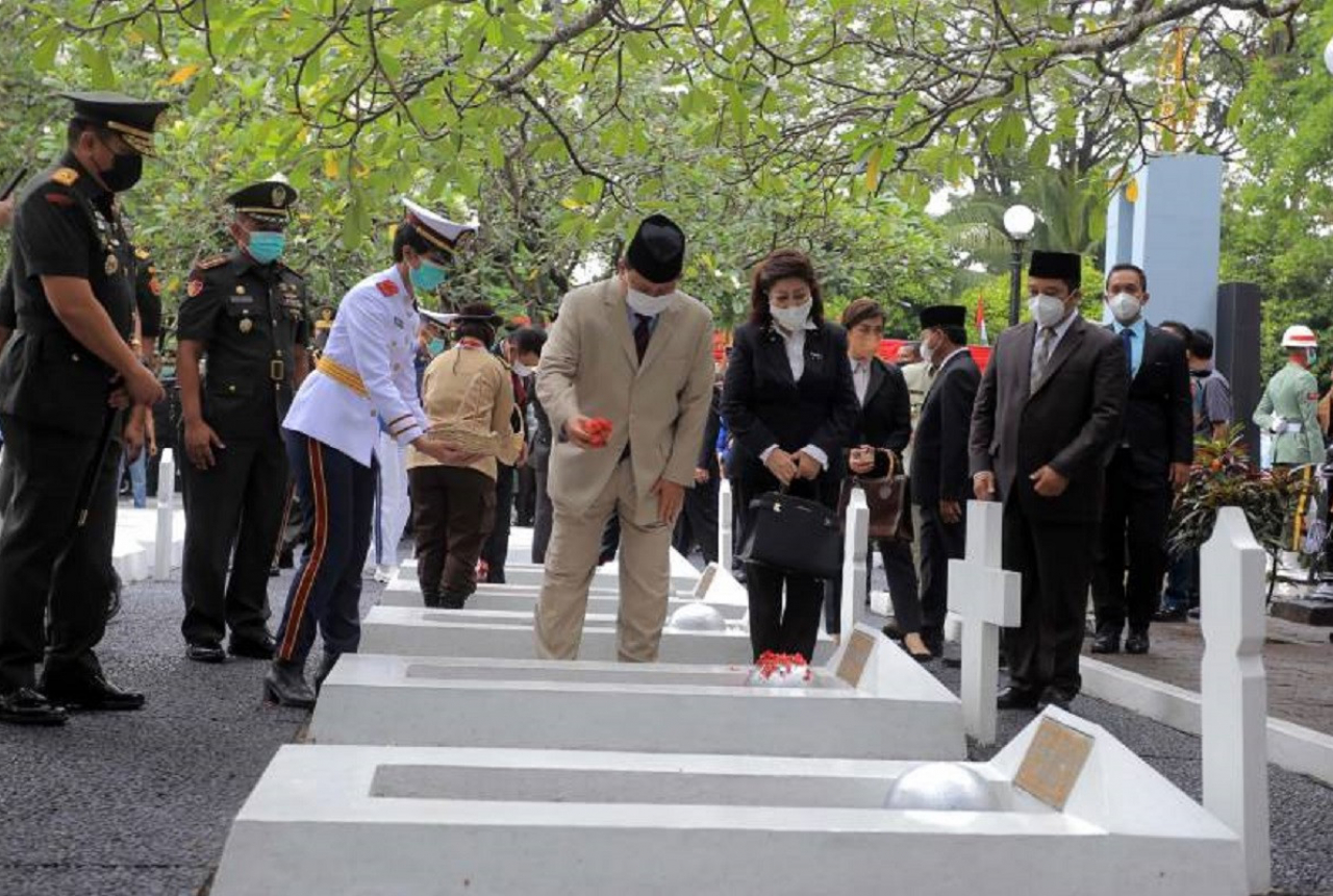 Ziarah ke Makam Pahlawan, Prabowo: Kemerdekaan Itu Tidak Gratis - GenPI.co BANTEN