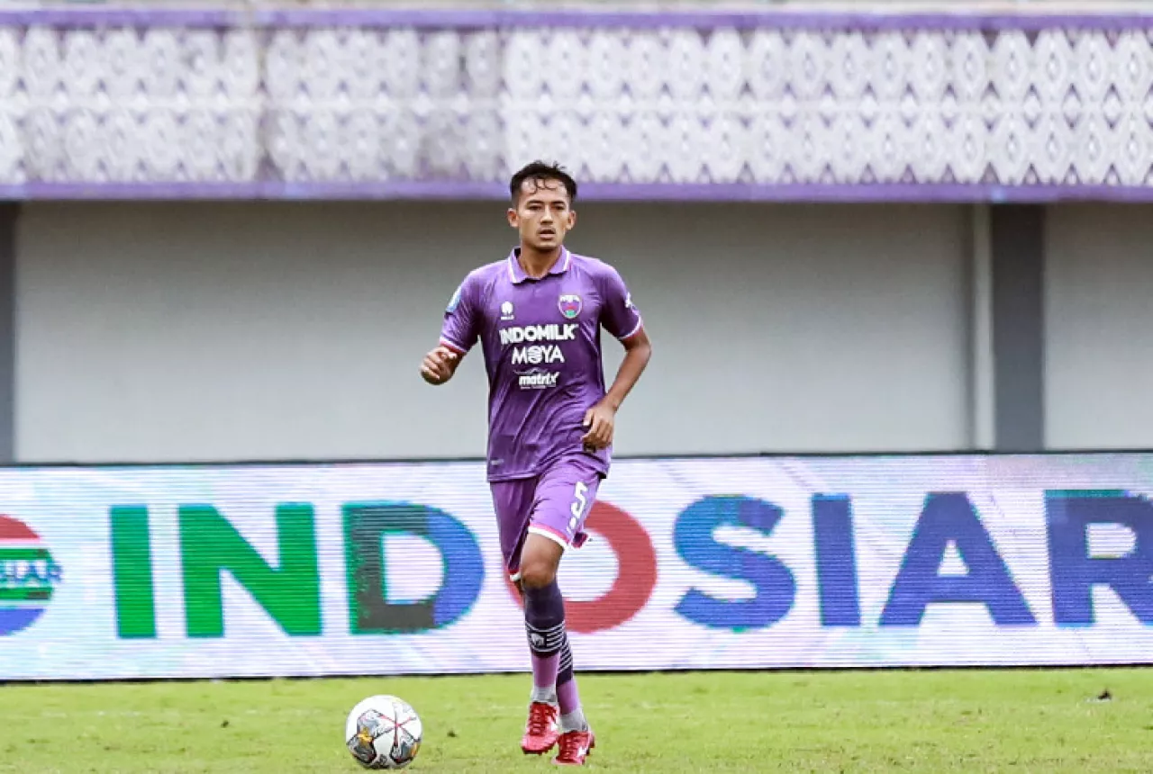 Debut Manis Bersama Persita, Charisma Fathoni Mengaku Bahagia - GenPI.co  BANTEN