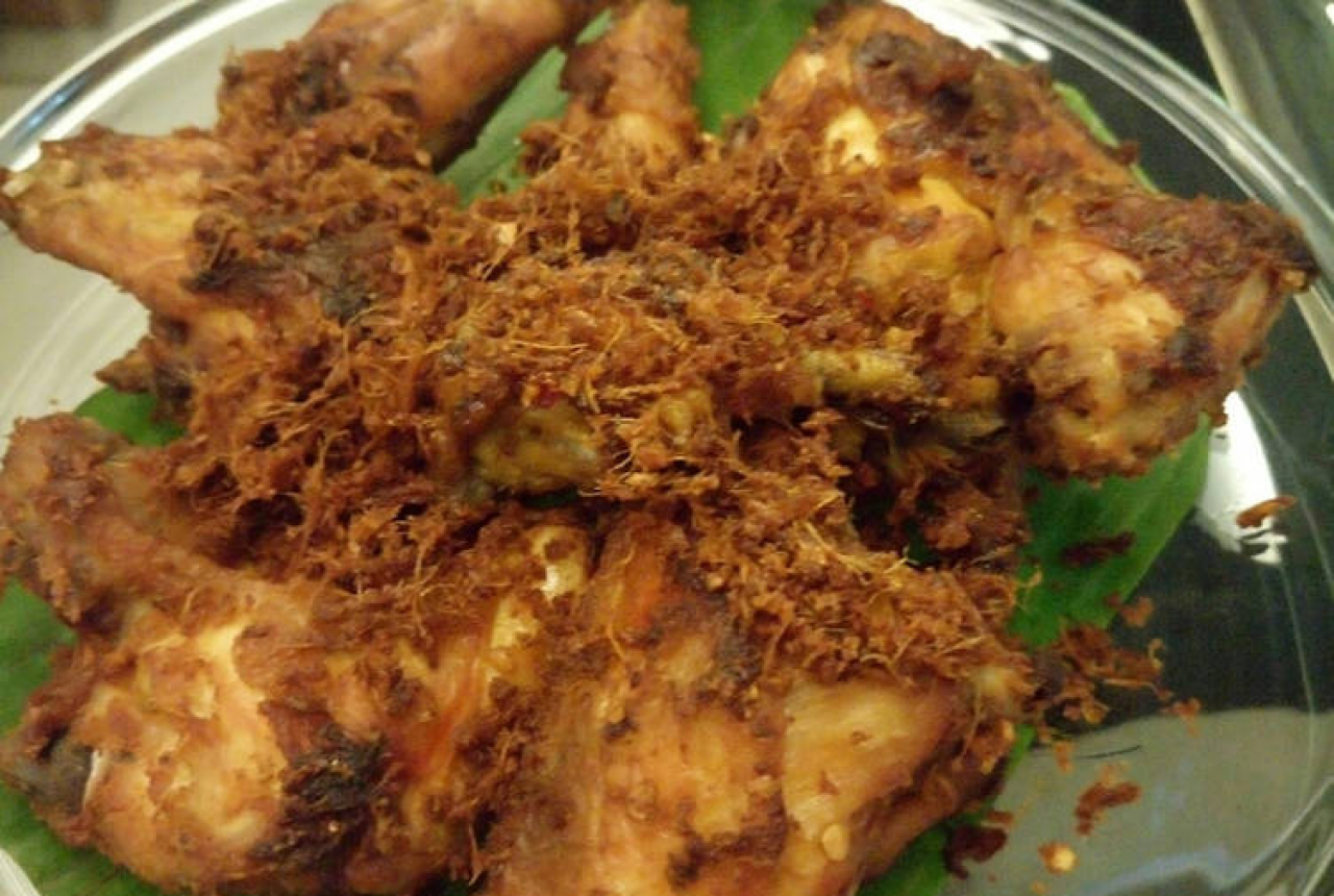 Bikin Ayam Goreng Kalasan Pakai Kremes Yuk, Nih Resepnya! - GenPI.co