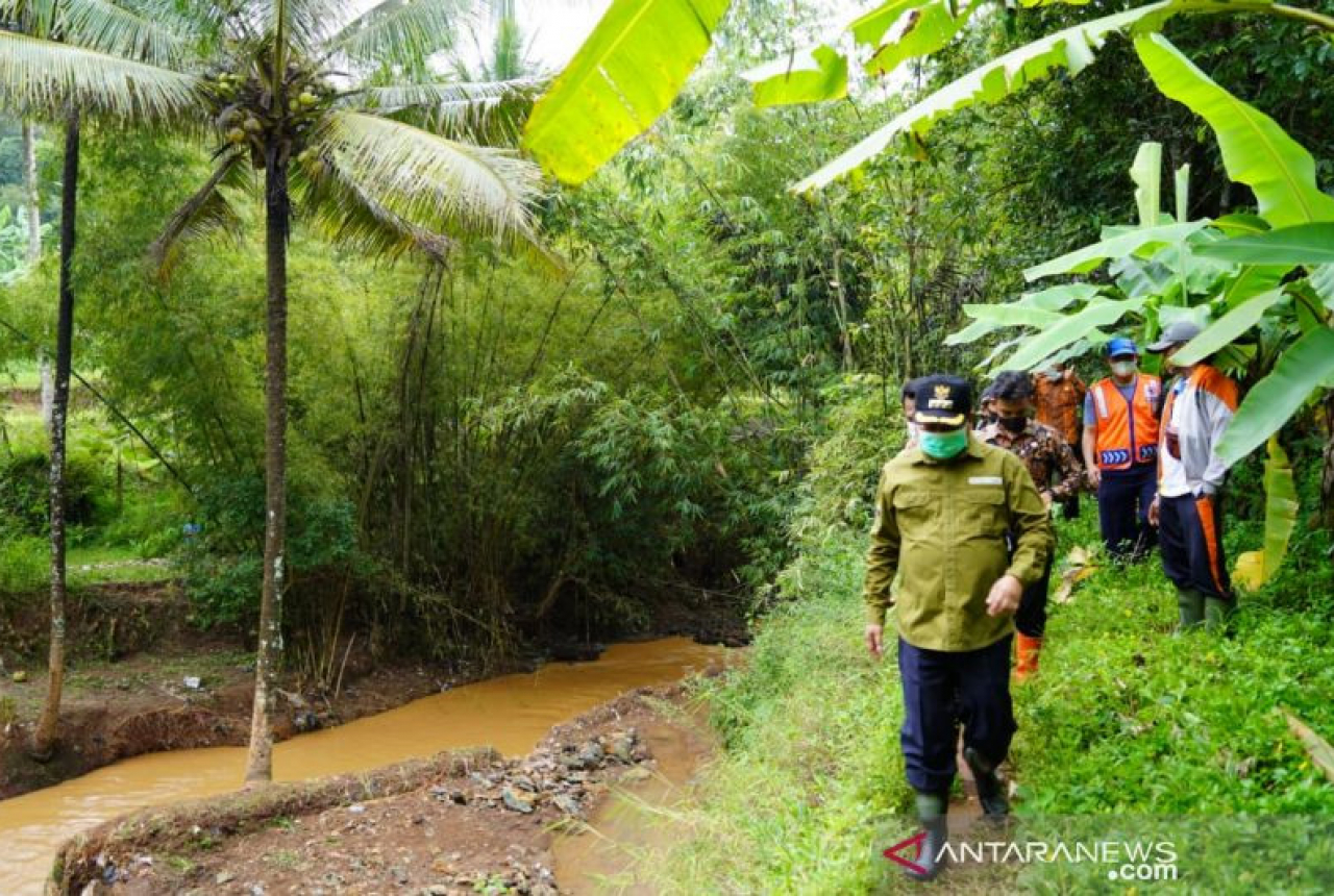 Banjir Terjang 5 Desa di Selaawi, Bupati Garut akan Bantu Korban - GenPI.co JABAR
