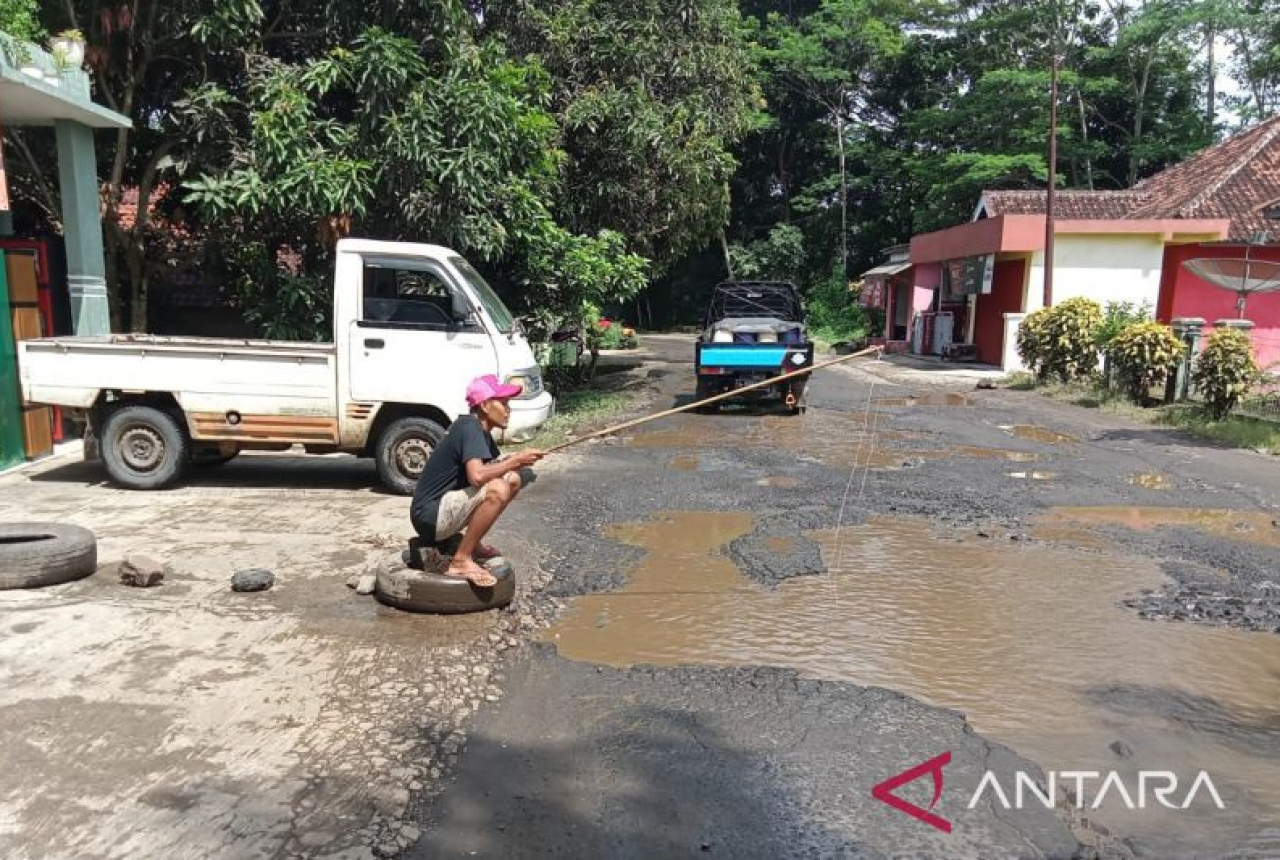 Jalan Provinsi di Selatan Cianjur Rusak, Begini Harapan Bupati - GenPI.co JABAR