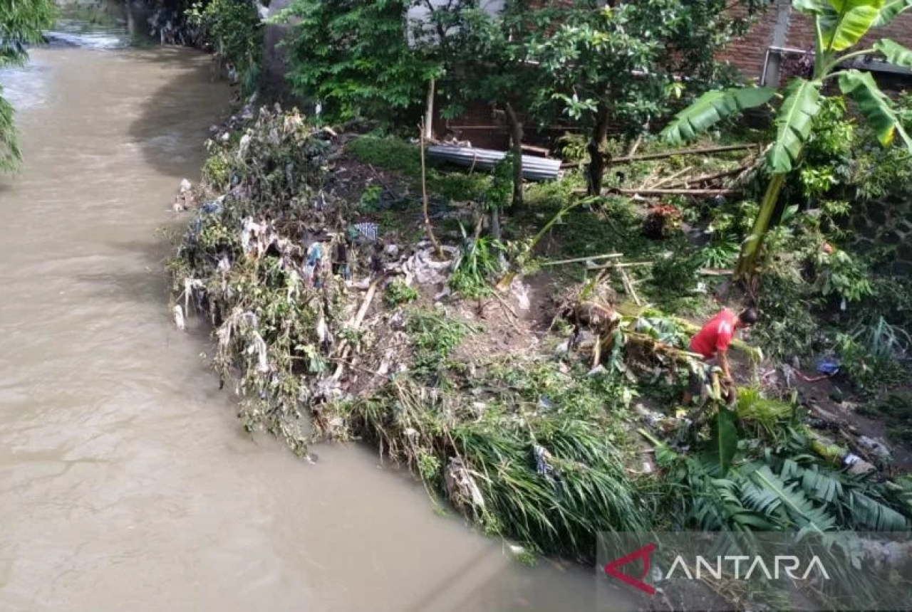 Syukurlah, Warga Kebanjiran di Solo yang Ngungsi Kembali ke Rumah - GenPI.co JATENG