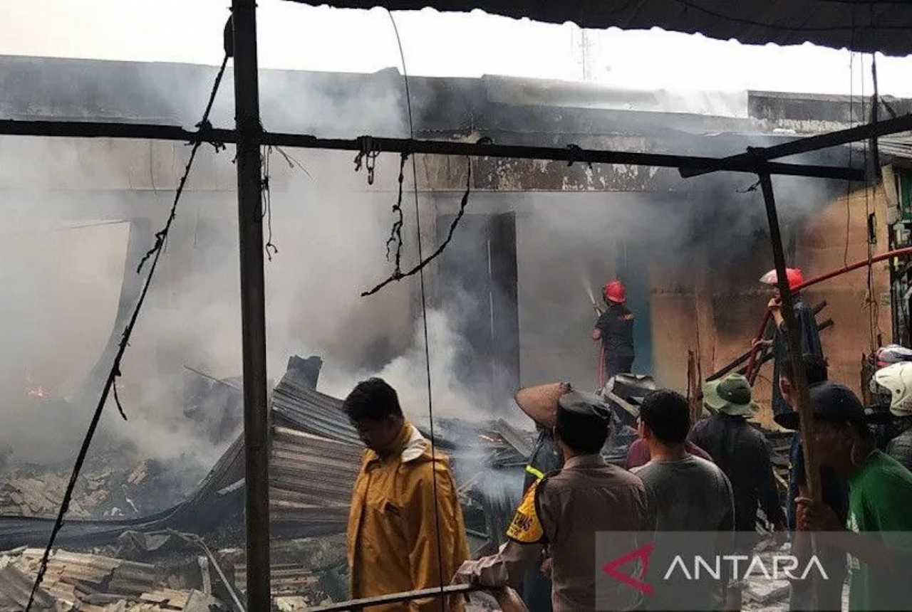 4 Kios Pasar Kelet Jepara Terbakar, Korban Jiwa Nihil - GenPI.co JATENG