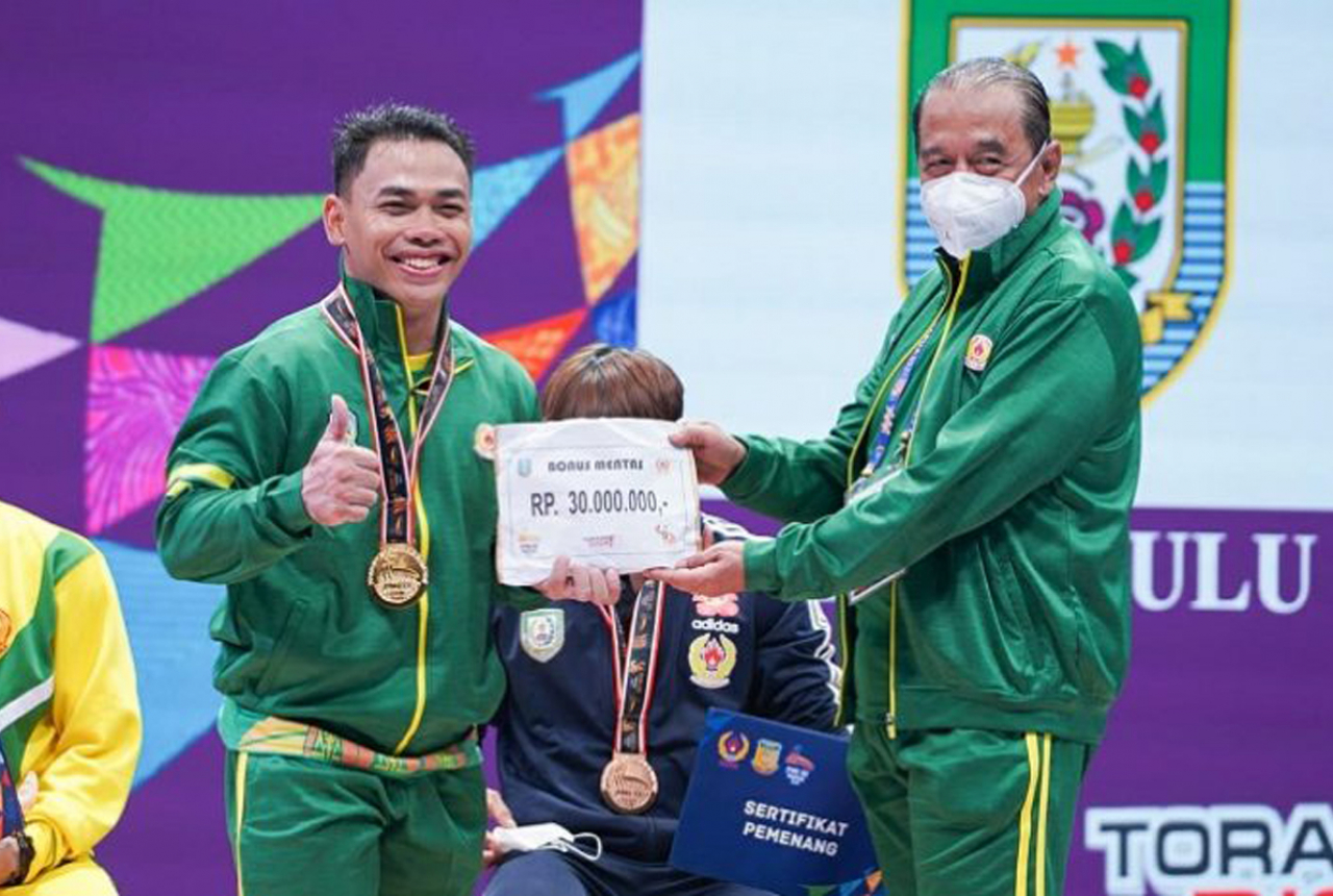 Eko Yuli Irawan Sukses Raih Medali Emas - GenPI.co JATIM