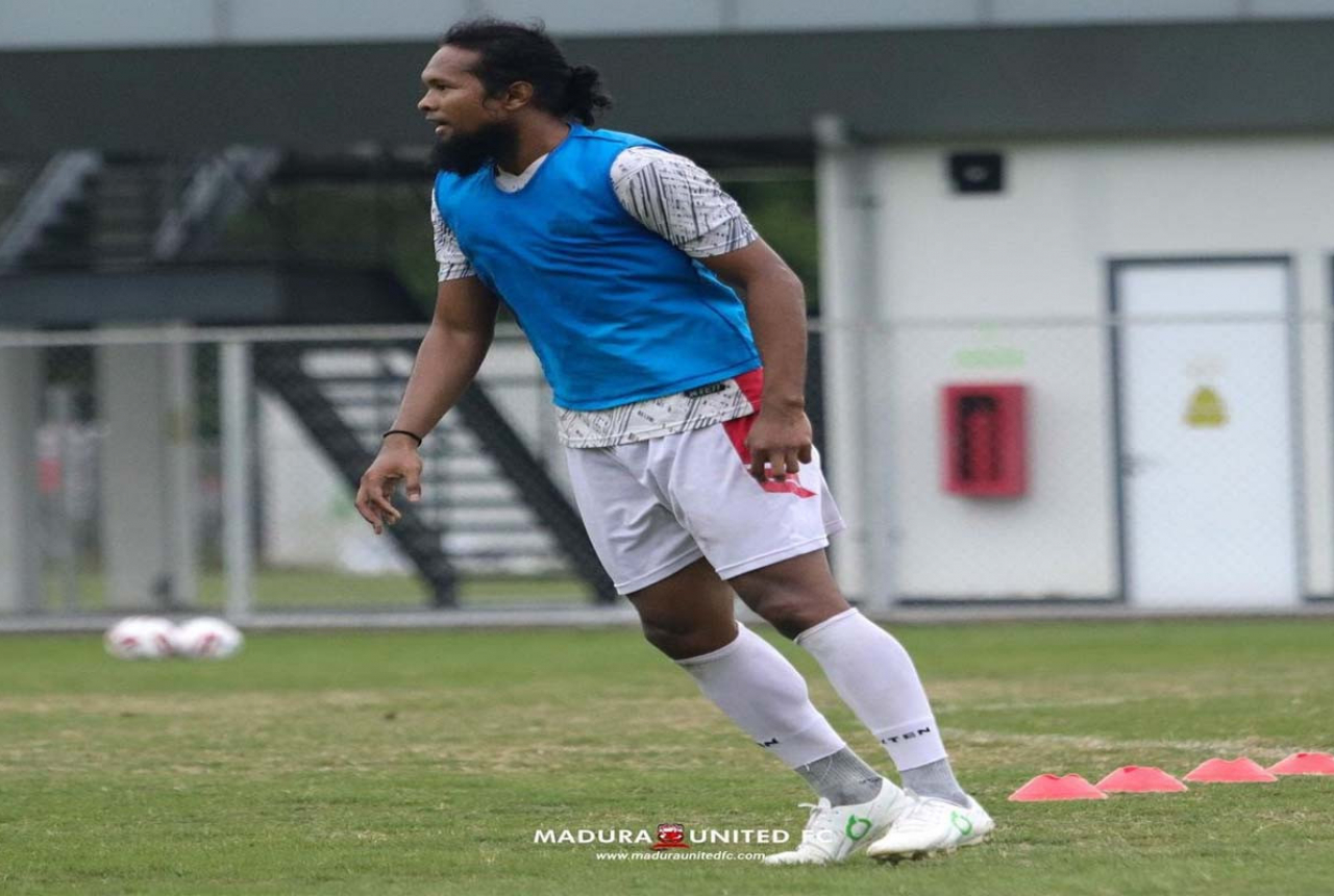 Mantan Pemain Bhayangkara FC Trial di Madura United - GenPI.co JATIM