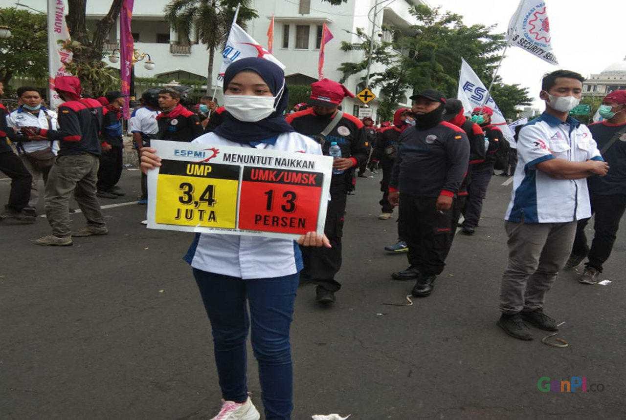 Penerapan UMP Jadi Tuntutan Buruh ke Gubernur Jawa Timur - GenPI.co JATIM