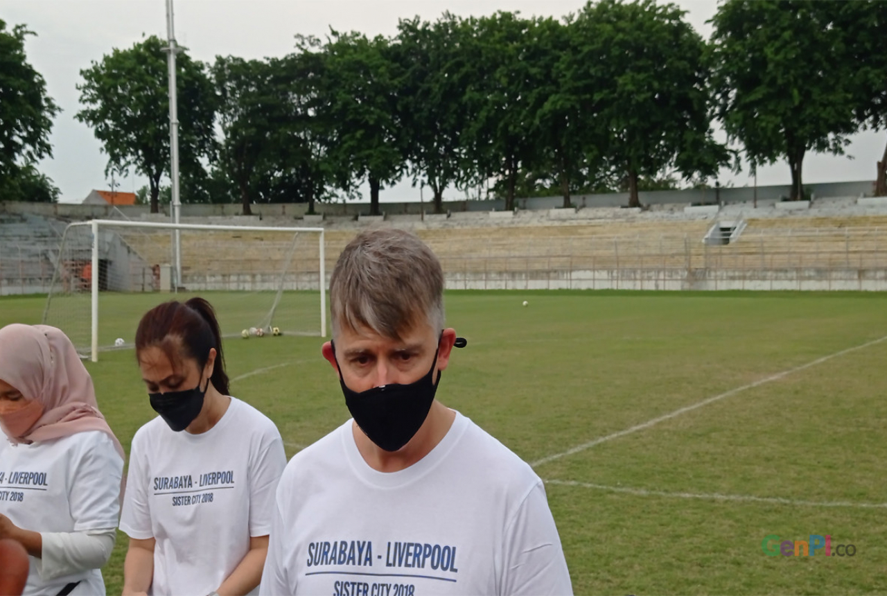 Peserta Diklat Sepak Bola Surabaya Kedatangan Dubes Inggris - GenPI.co JATIM