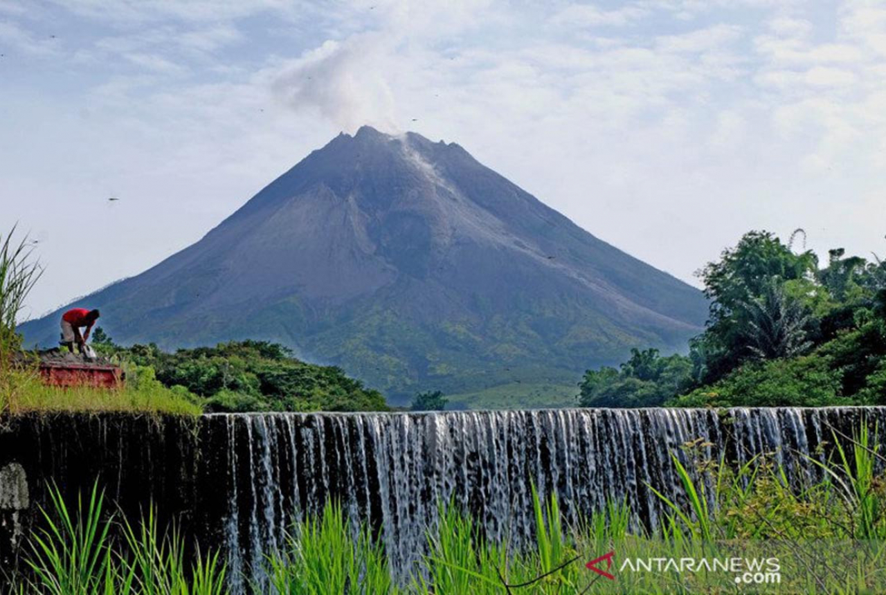Minggu Pagi, Lava Pijar Gunung Merapi Meluncur 1,8 Kilometer - GenPI.co JOGJA