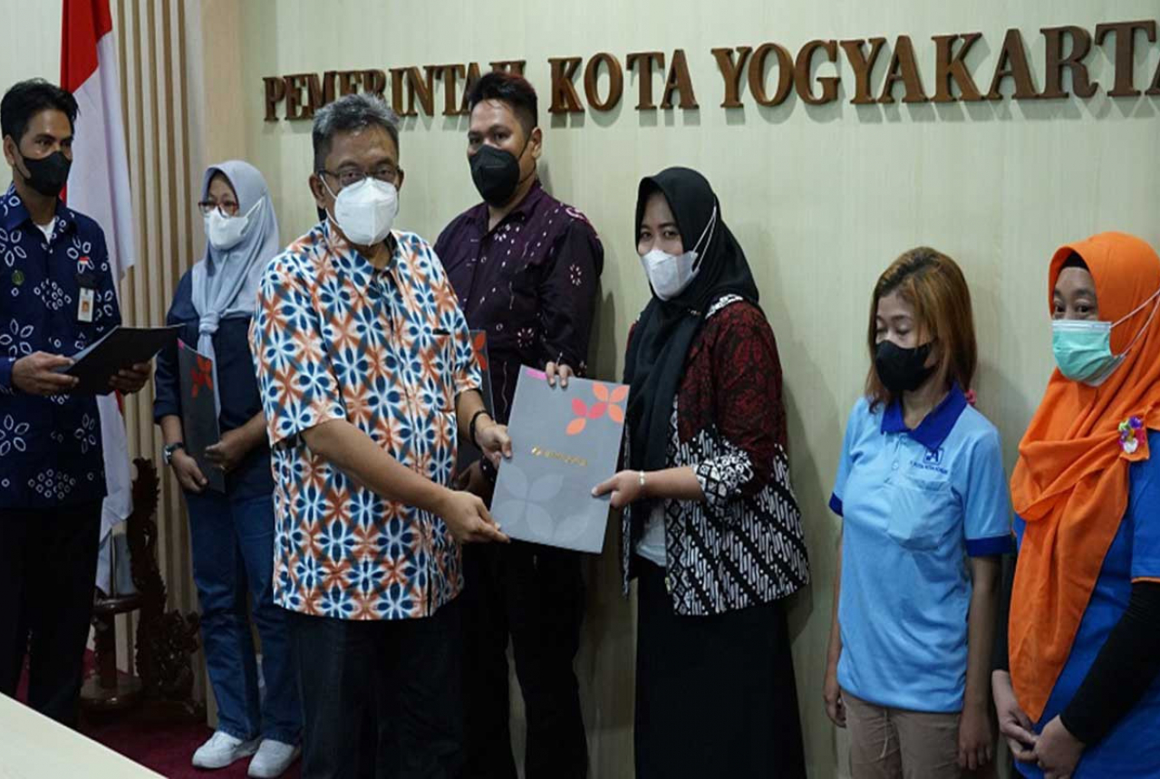Ratusan Pekerja Pabrik Tembakau di Yogyakarta Terima BLT - GenPI.co JOGJA