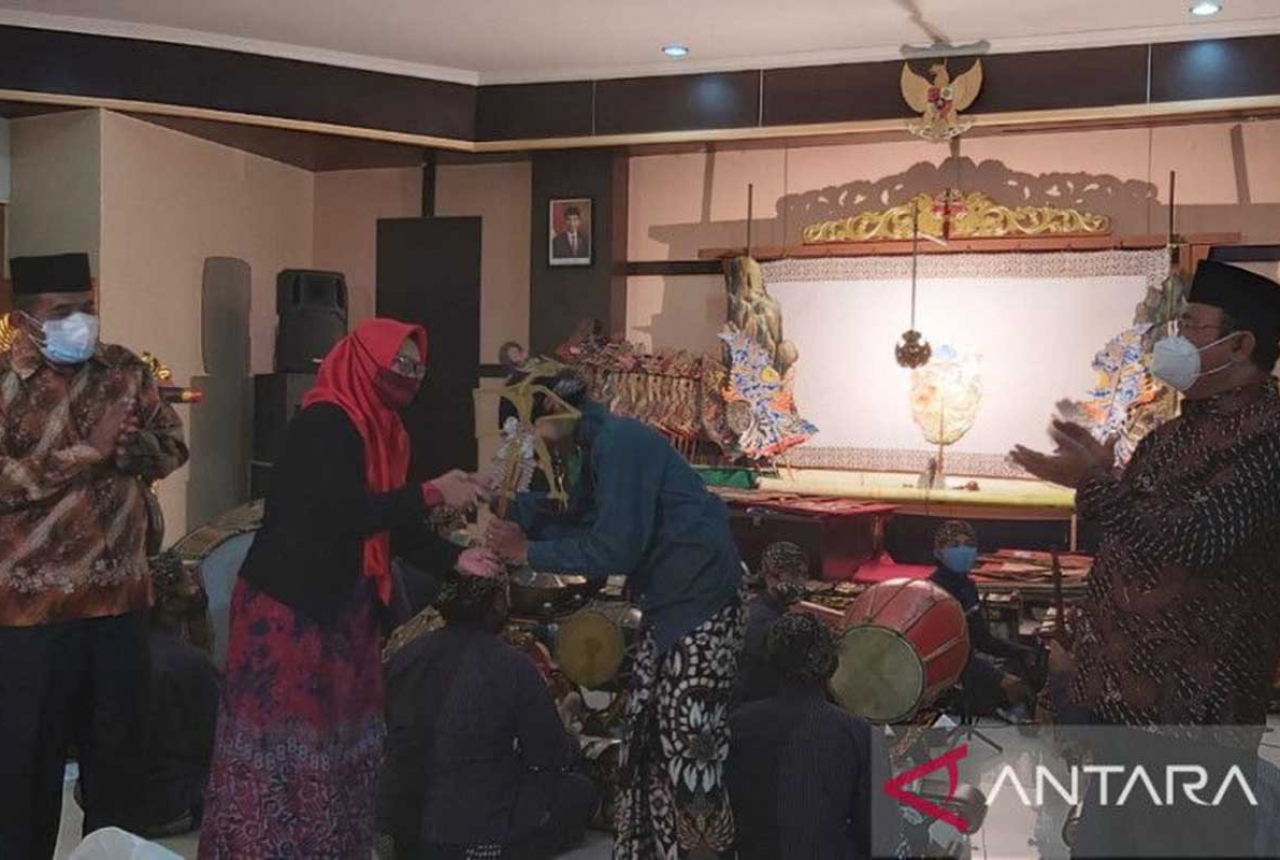 HUT ke-69, DPRD Kulon Progo Gelar Pertunjukkan Wayang Kulit - GenPI.co JOGJA