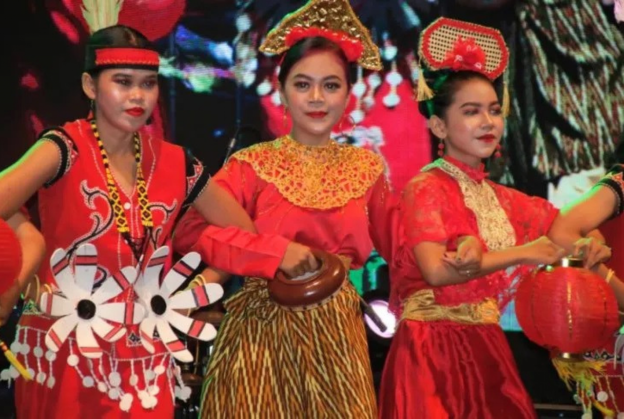 Festival Nusantara Gemilang Dimeriahkan Lomba Sumpit hingga Sape - GenPI.co KALBAR