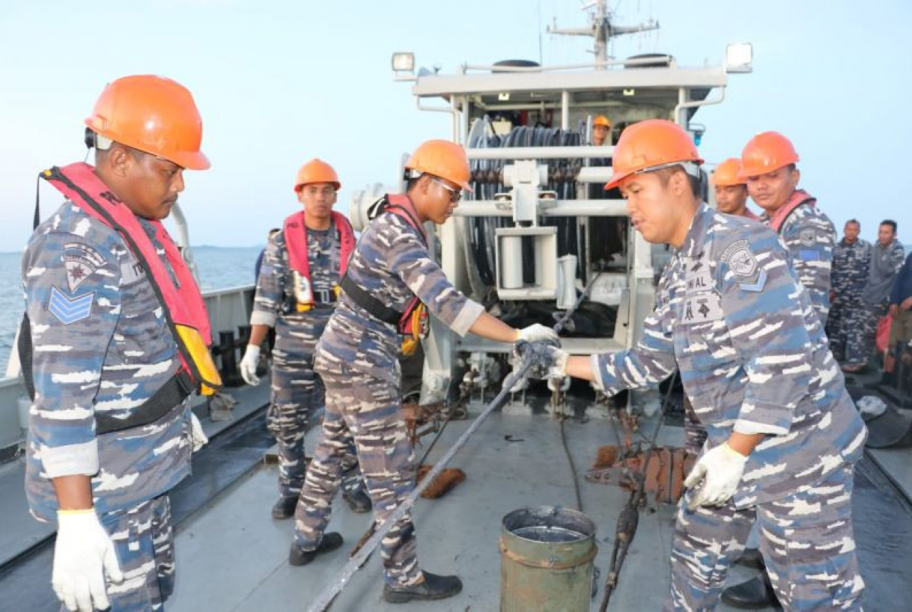 TNI AL Ledakkan Ranjau Laut di Selat Riau Kepri - GenPI.co KEPRI