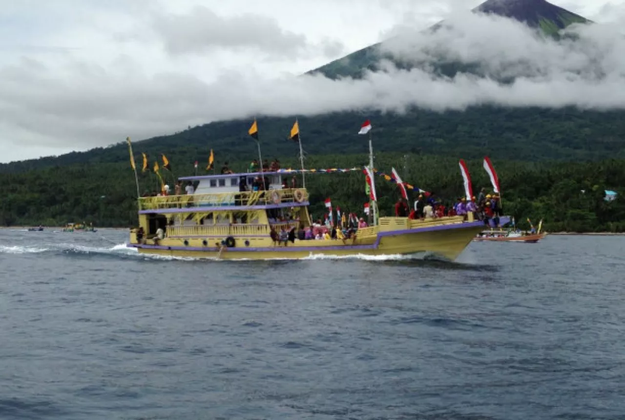 Sakralnya Ritual Kololi Kie di Ternate - GenPI.co