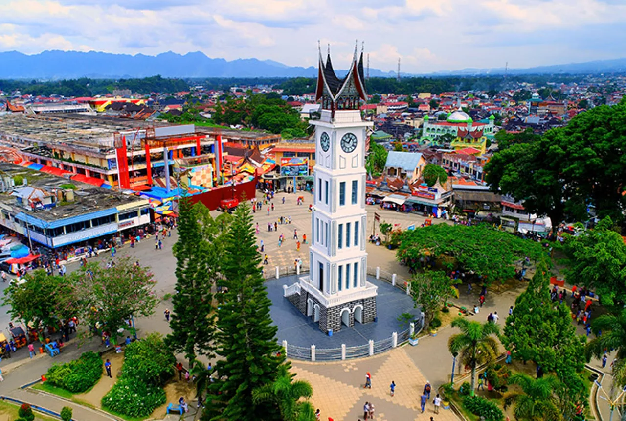 Ke Bukittinggi? Wajib Lihat Jam Gadang, loh! - GenPI.co