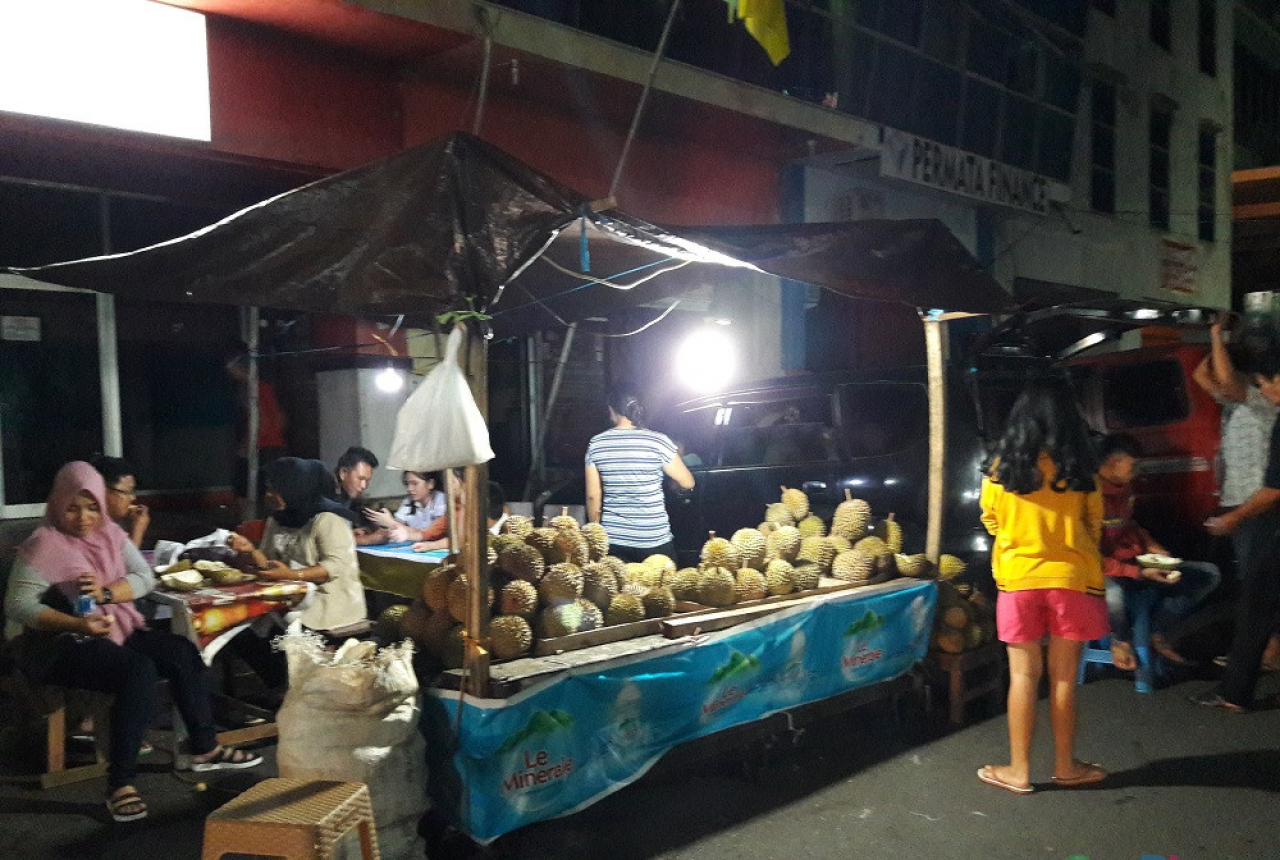 Durian Murah di Pasar Buah Malam Manado - GenPI.co