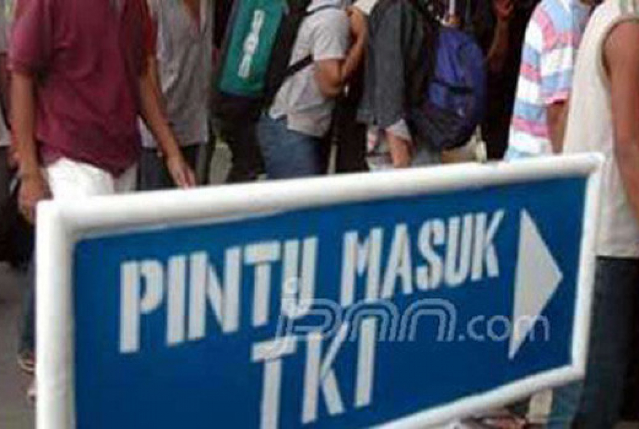 Murnan Minta Disnaker Cek PMI yang Urus Paspor di Luar Lombok - GenPI.co NTB