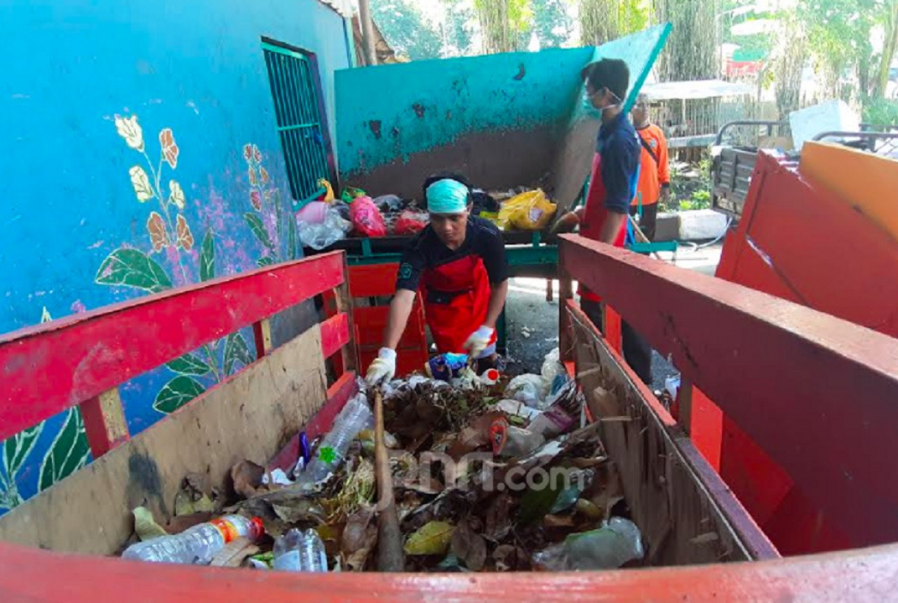 Kurangi 40 Ton Sampah per Hari, ini Langkah DLH Mataram - GenPI.co NTB