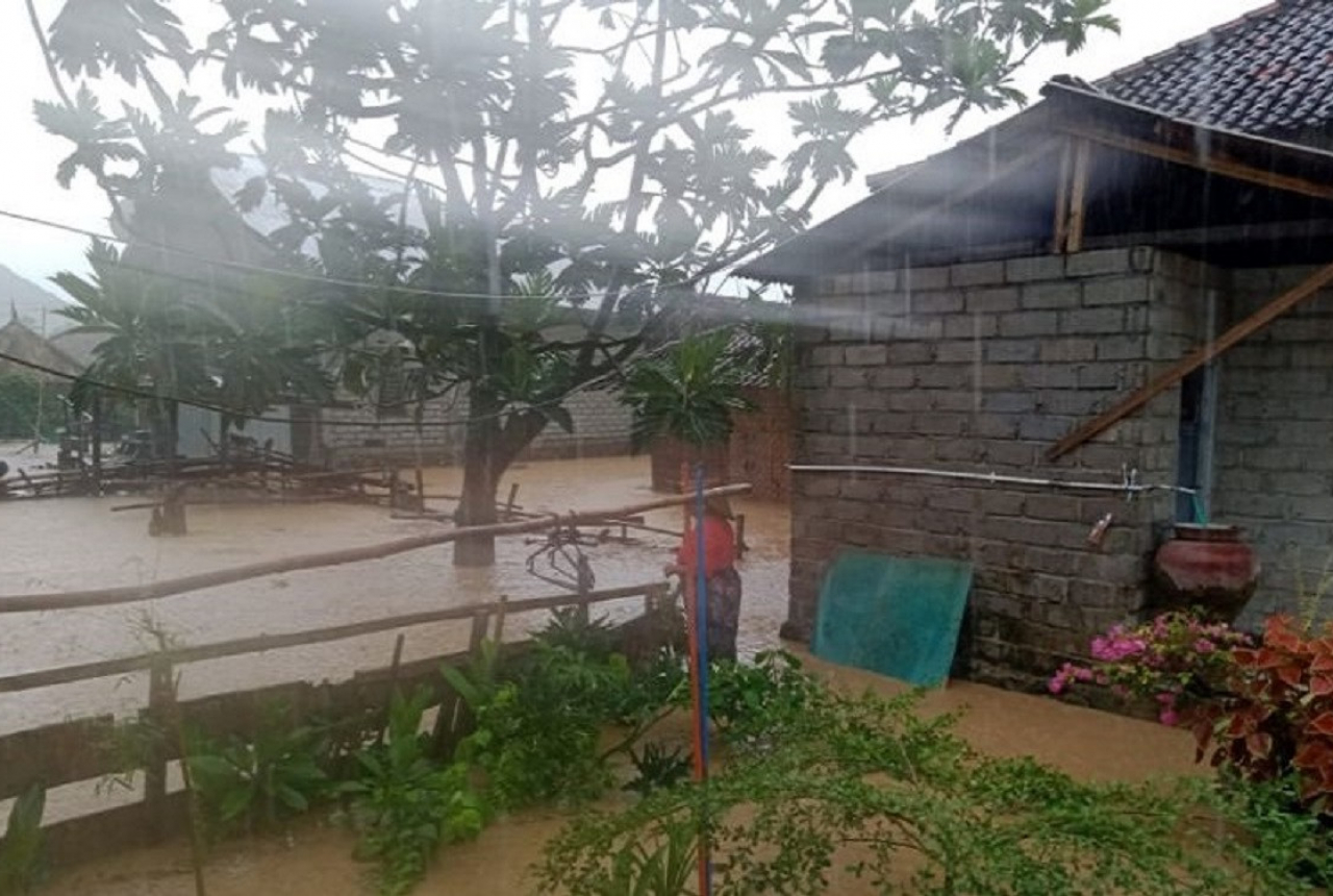 Rumah Warga di Loteng Tergenang Air Luapan Sungai - GenPI.co NTB