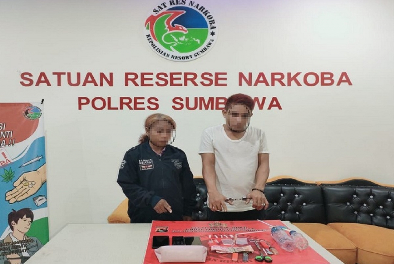 Asyik Isap Sabu, Si Rambut Pirang Diciduk Polisi Sumbawa - GenPI.co NTB