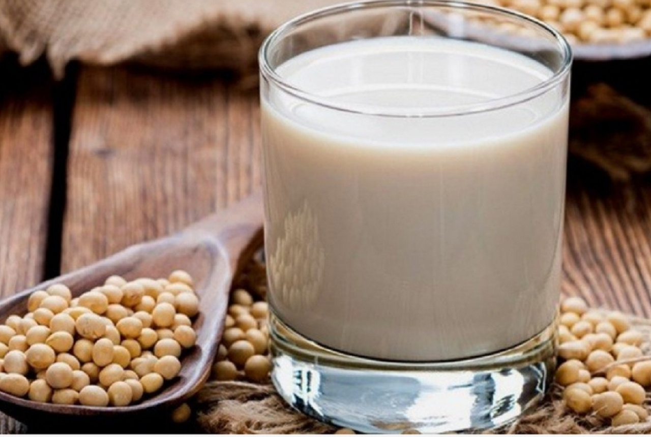 Ternyata Minum Susu Kedelai Bisa Bikin Tulang Kuat - GenPI.co NTB