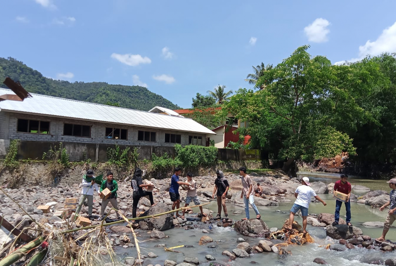Sinar 5 Care Terus Bergerak di Lokasi Banjir - GenPI.co NTB
