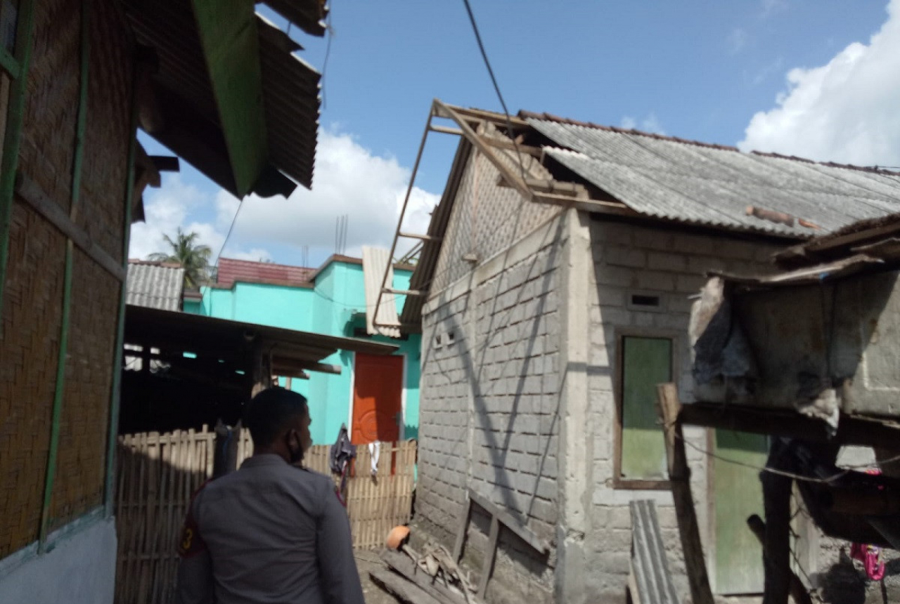 Lagi, Angin Puting Beliung Terjang Rumah Warga di Loteng - GenPI.co NTB