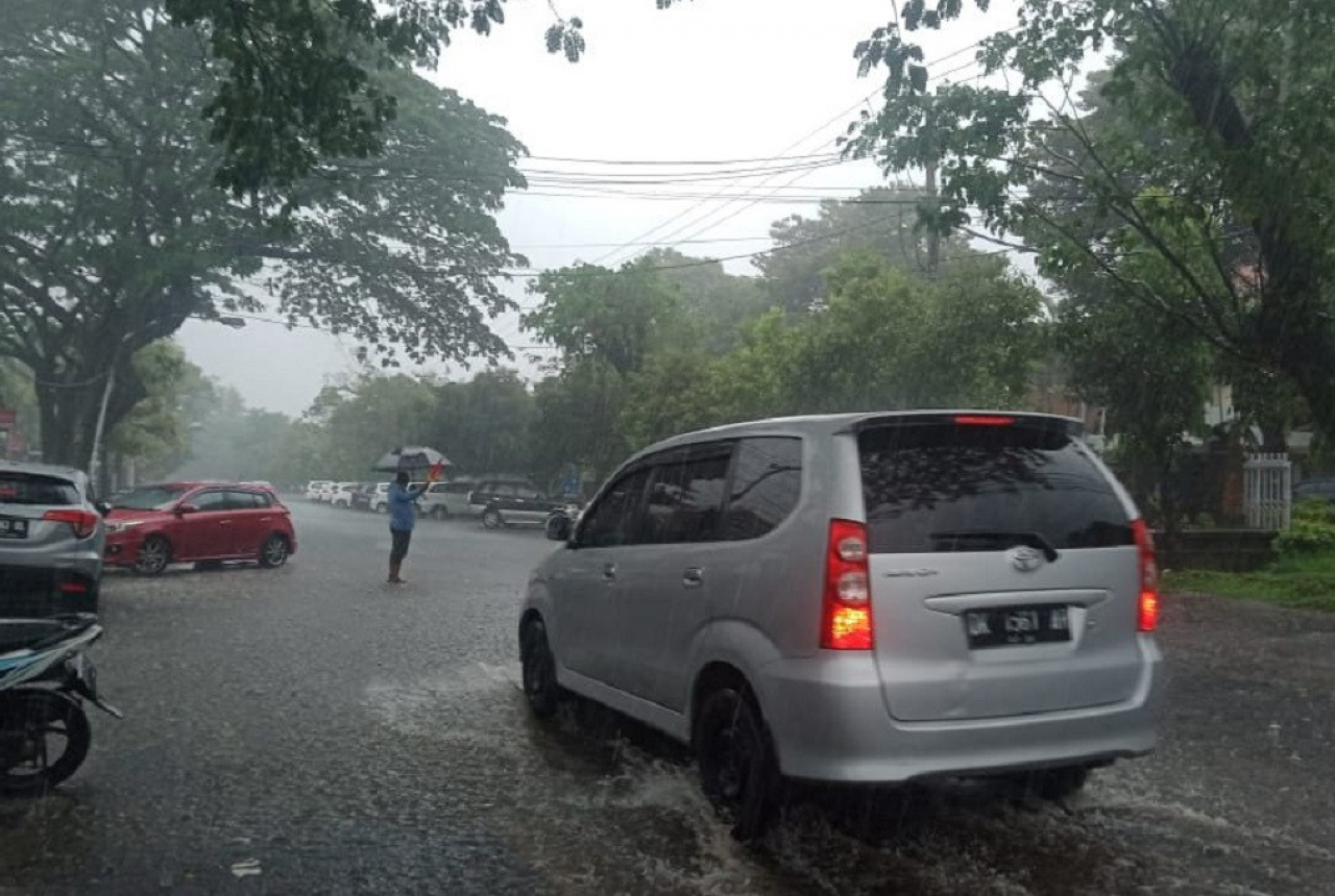 Hujan Diperkirakan Turun Hingga 2 Maret - GenPI.co NTB
