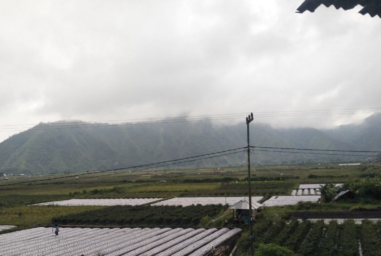 Hujan, Wisatawan Tetap Tumpah Ruah di Sembalun - GenPI.co NTB