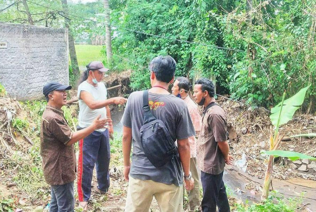 Bupati Fauzan Pantau Kondisi Sampah di Sungai - GenPI.co NTB