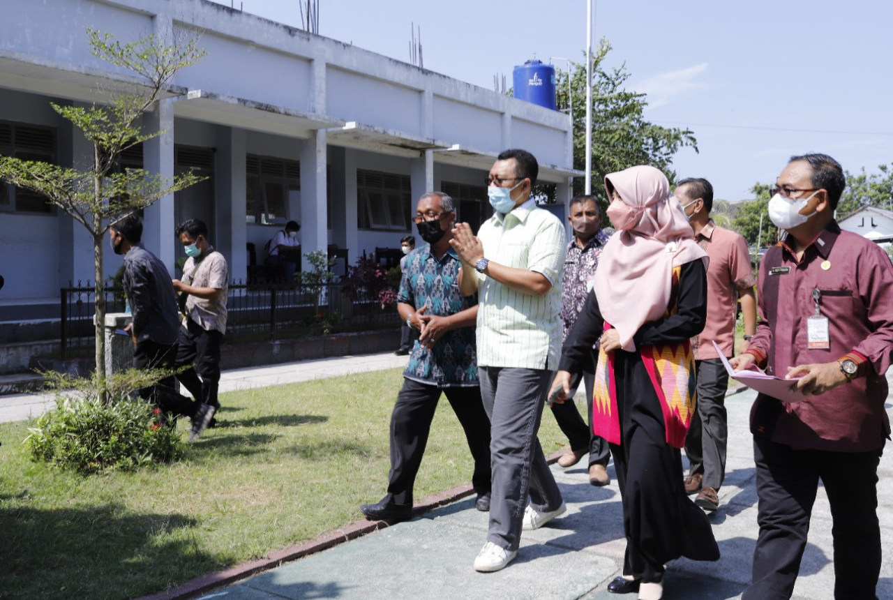 Gubernur Akan Tambah Ruang di SMAN 11 Mataram - GenPI.co NTB