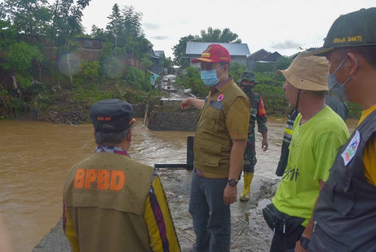 Enam Desa di Sumbawa Kena Banjir, Bang Zul Langsung ke Lokasi - GenPI.co NTB